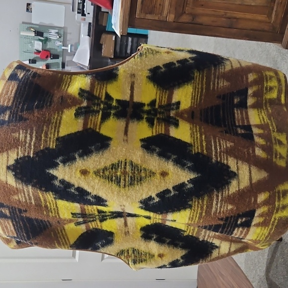 Urban Outfitters Yellow and Black Patterned Vest - Picture 6 of 8